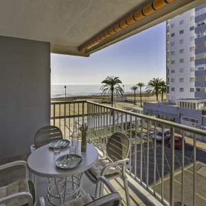 Desayuna frente al Mar: Terraza y Vistas Únicas en Cullera
