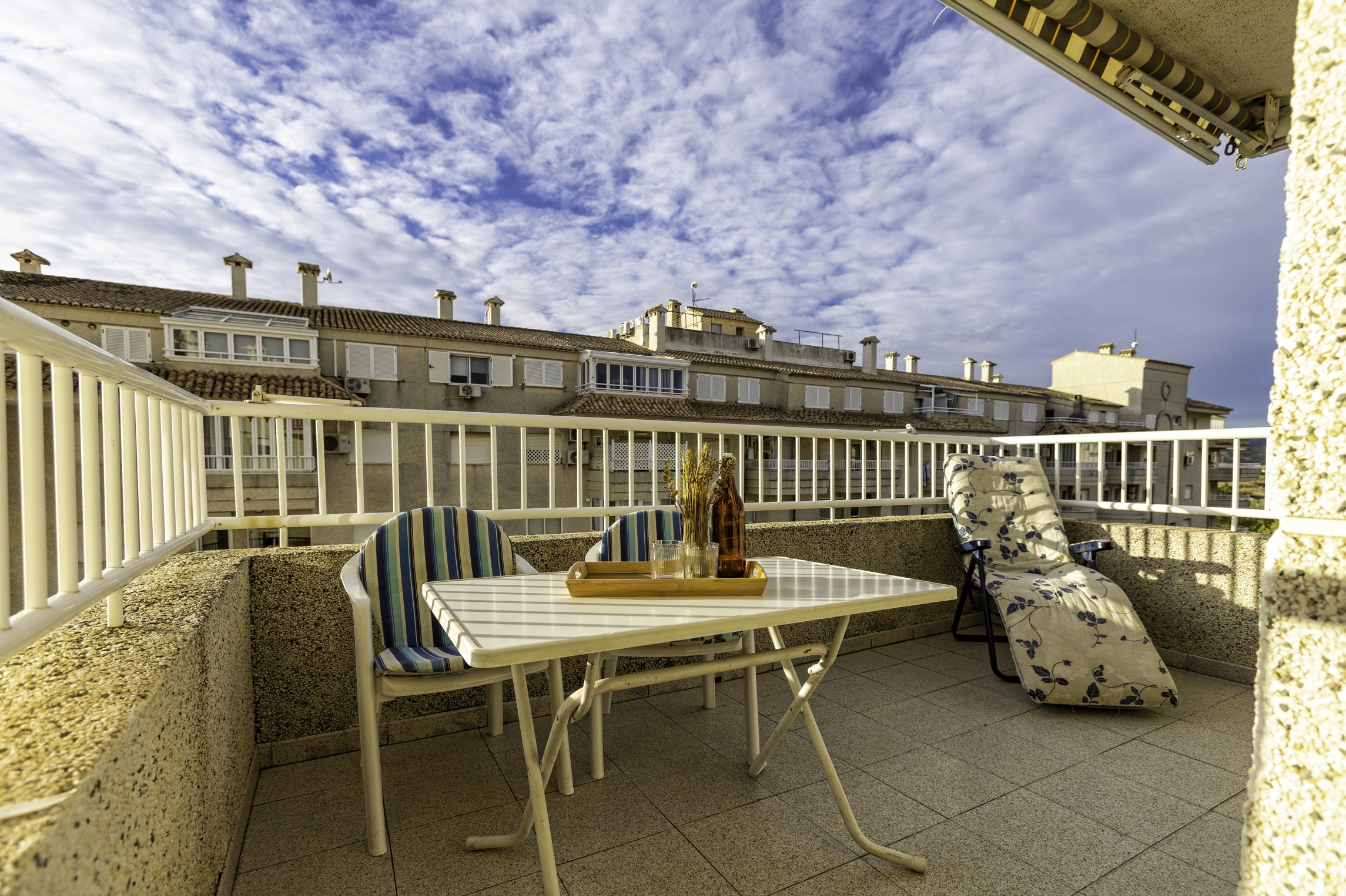 Apartamento en Tropicana Park con piscina, ideal para familias. - Imagen 46