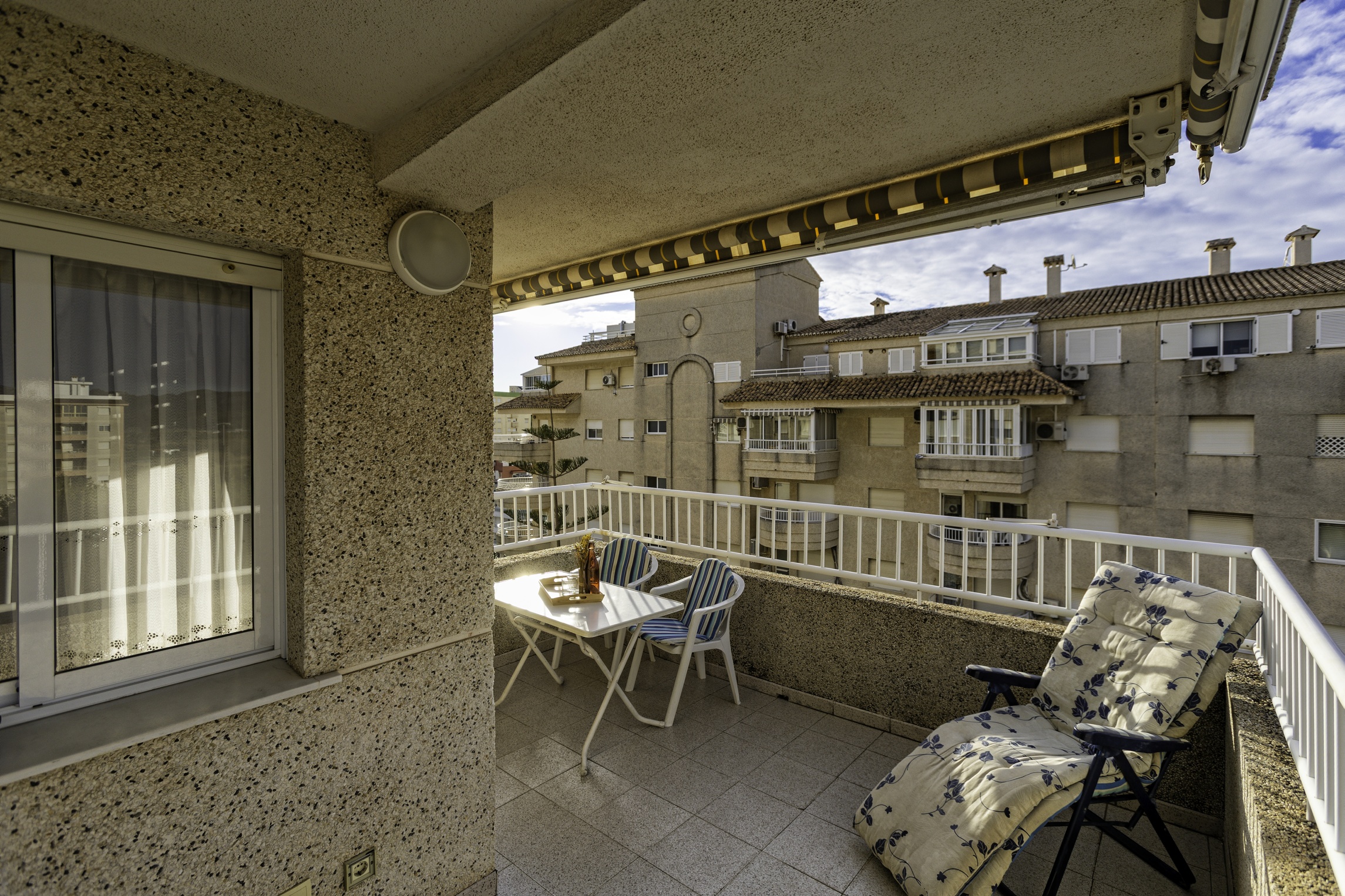 Apartamento en Tropicana Park con piscina, ideal para familias. - Imagen 45