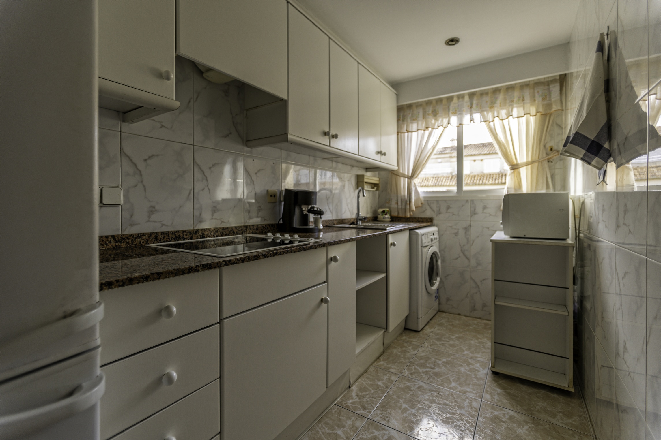 Apartamento en Tropicana Park con piscina, ideal para familias. - Imagen 34