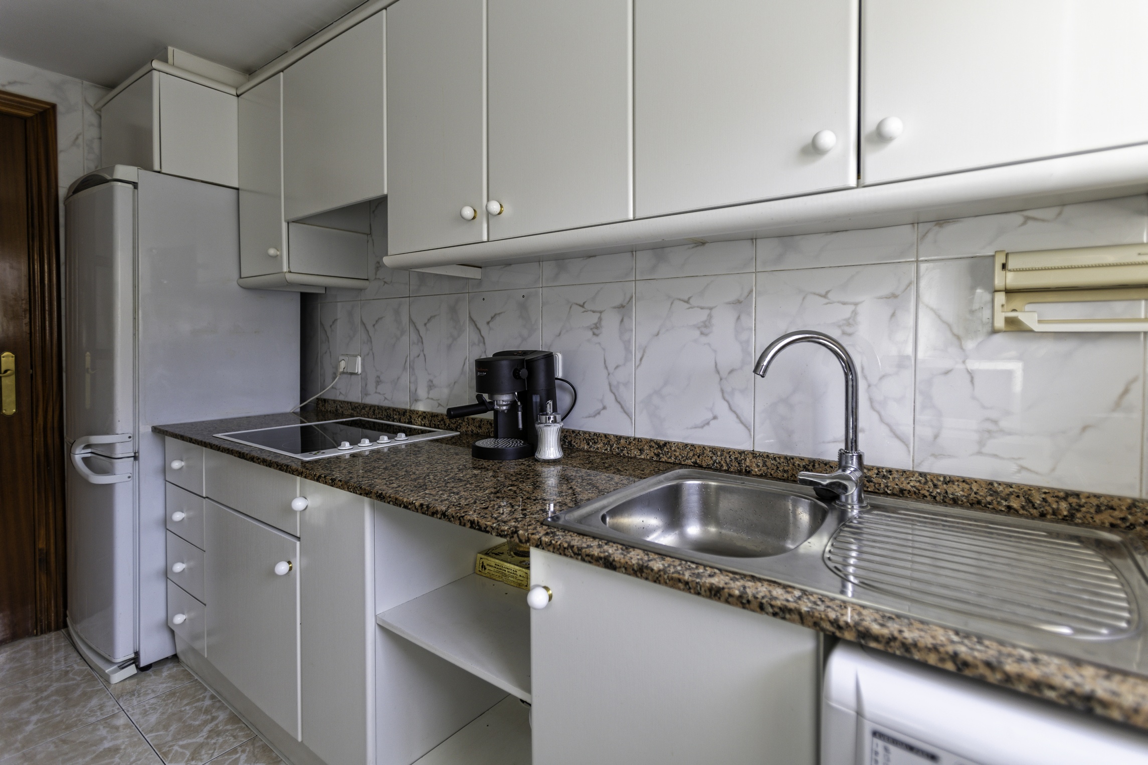 Apartamento en Tropicana Park con piscina, ideal para familias. - Imagen 32