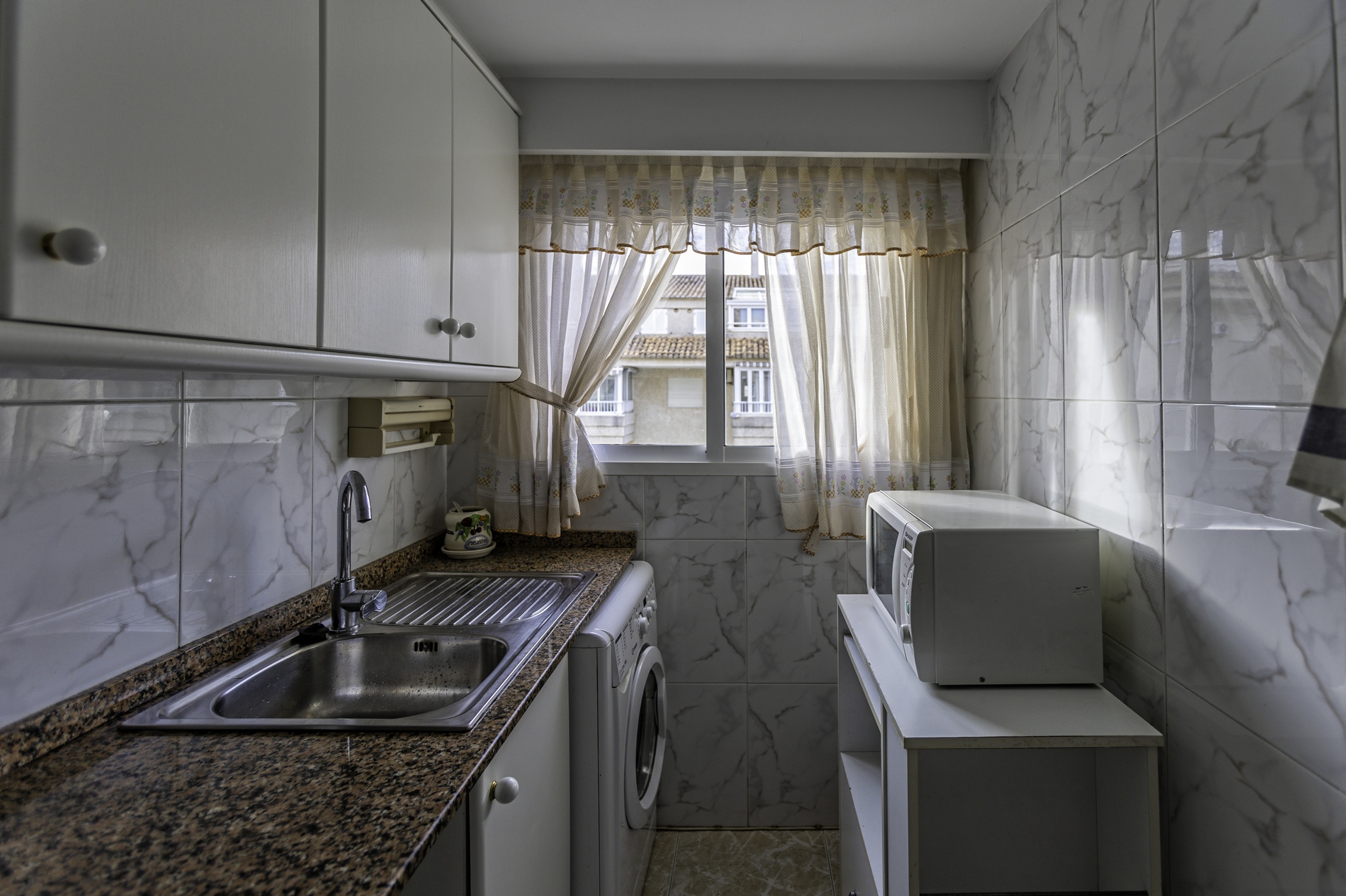 Apartamento en Tropicana Park con piscina, ideal para familias. - Imagen 31