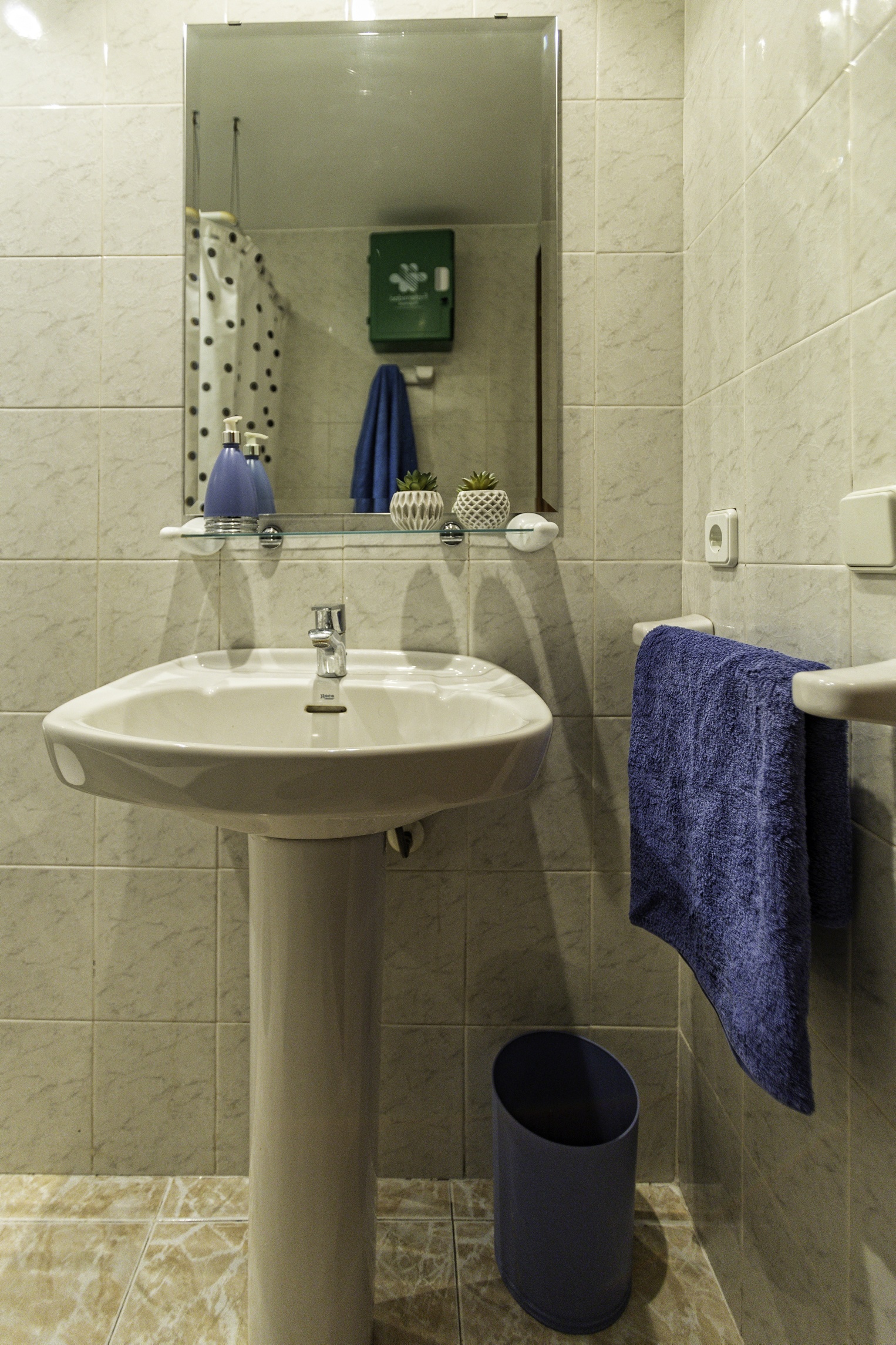 Apartamento en Tropicana Park con piscina, ideal para familias. - Imagen 28