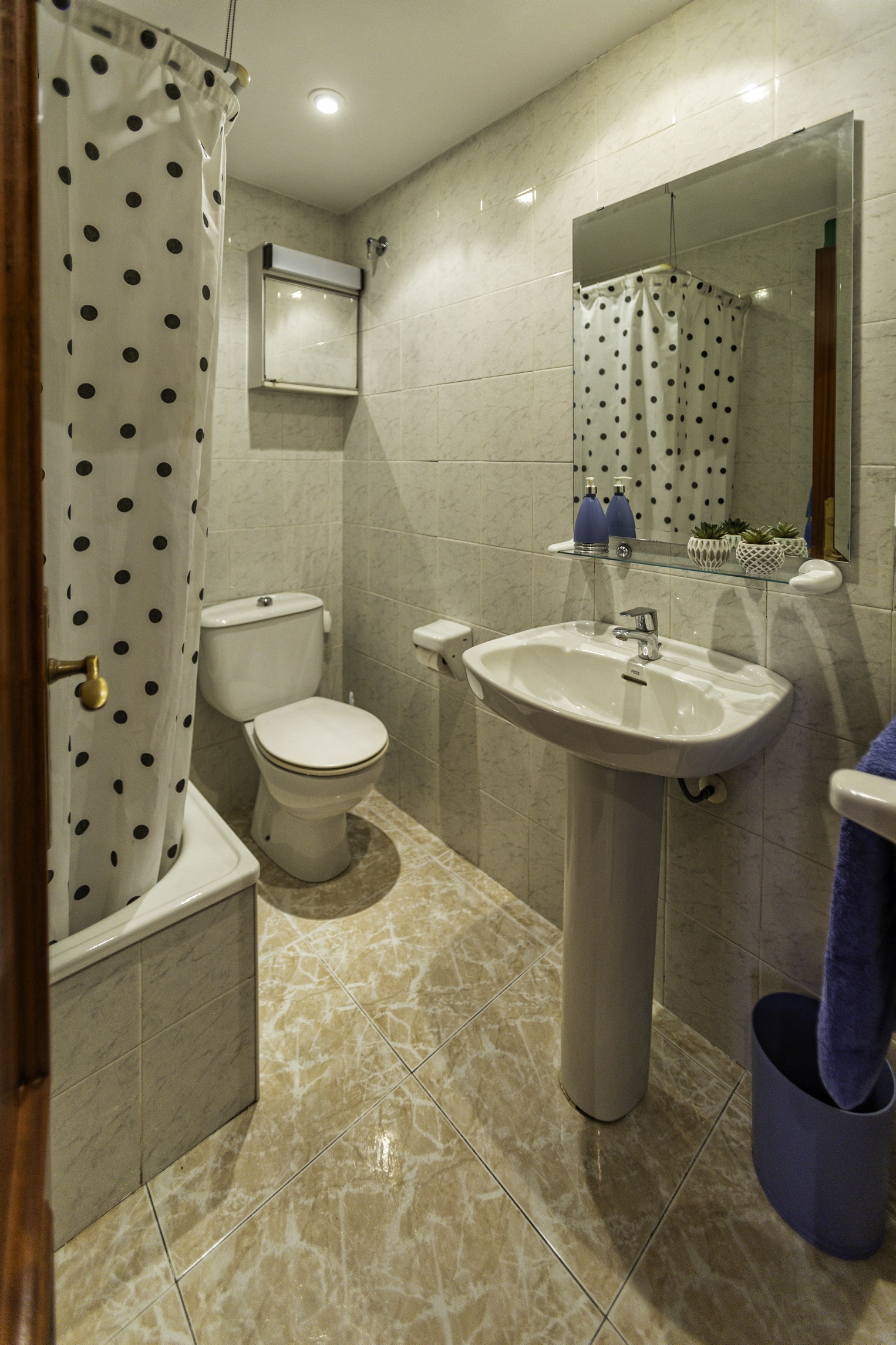 Apartamento en Tropicana Park con piscina, ideal para familias. - Imagen 26