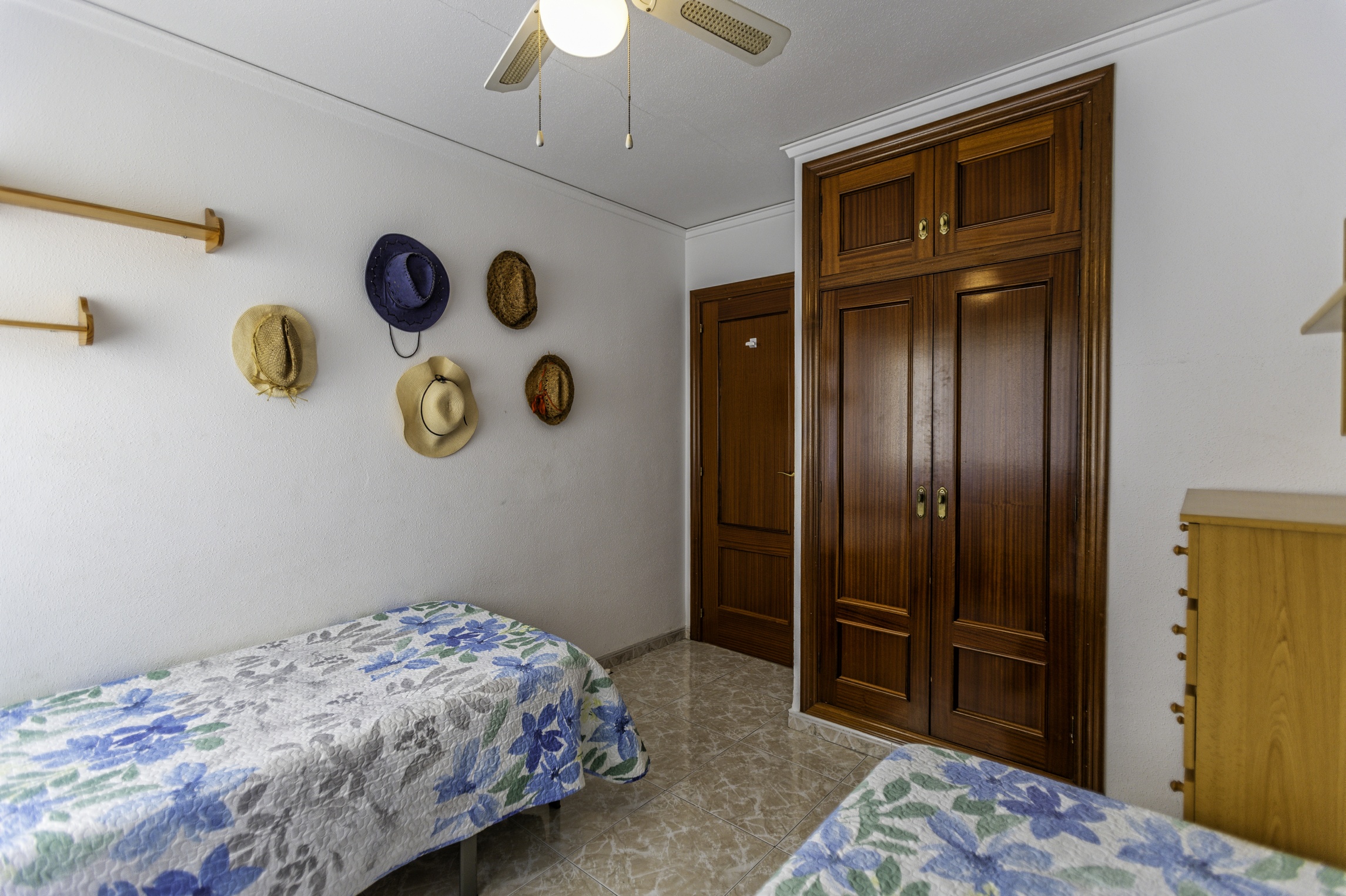Apartamento en Tropicana Park con piscina, ideal para familias. - Imagen 23