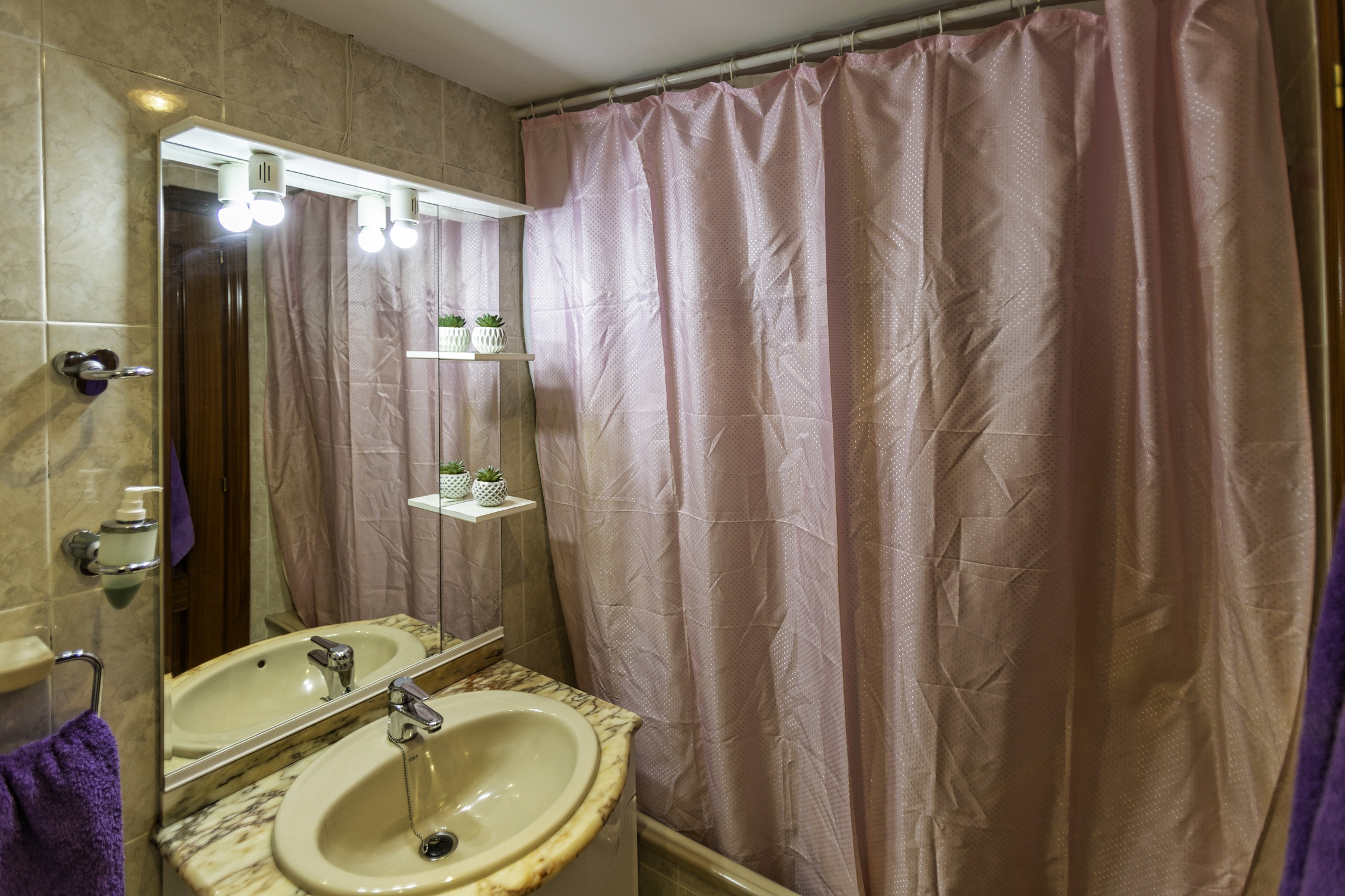 Apartamento en Tropicana Park con piscina, ideal para familias. - Imagen 19