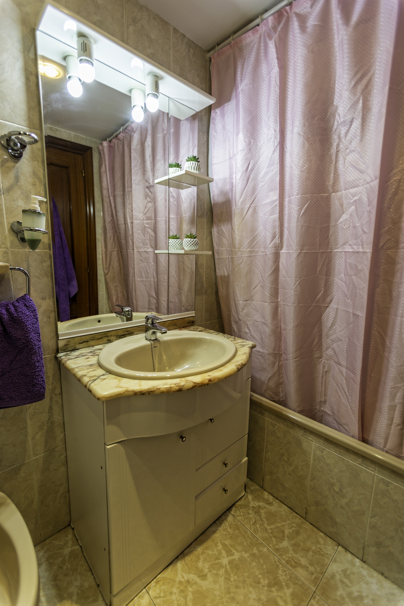 Apartamento en Tropicana Park con piscina, ideal para familias. - Imagen 18