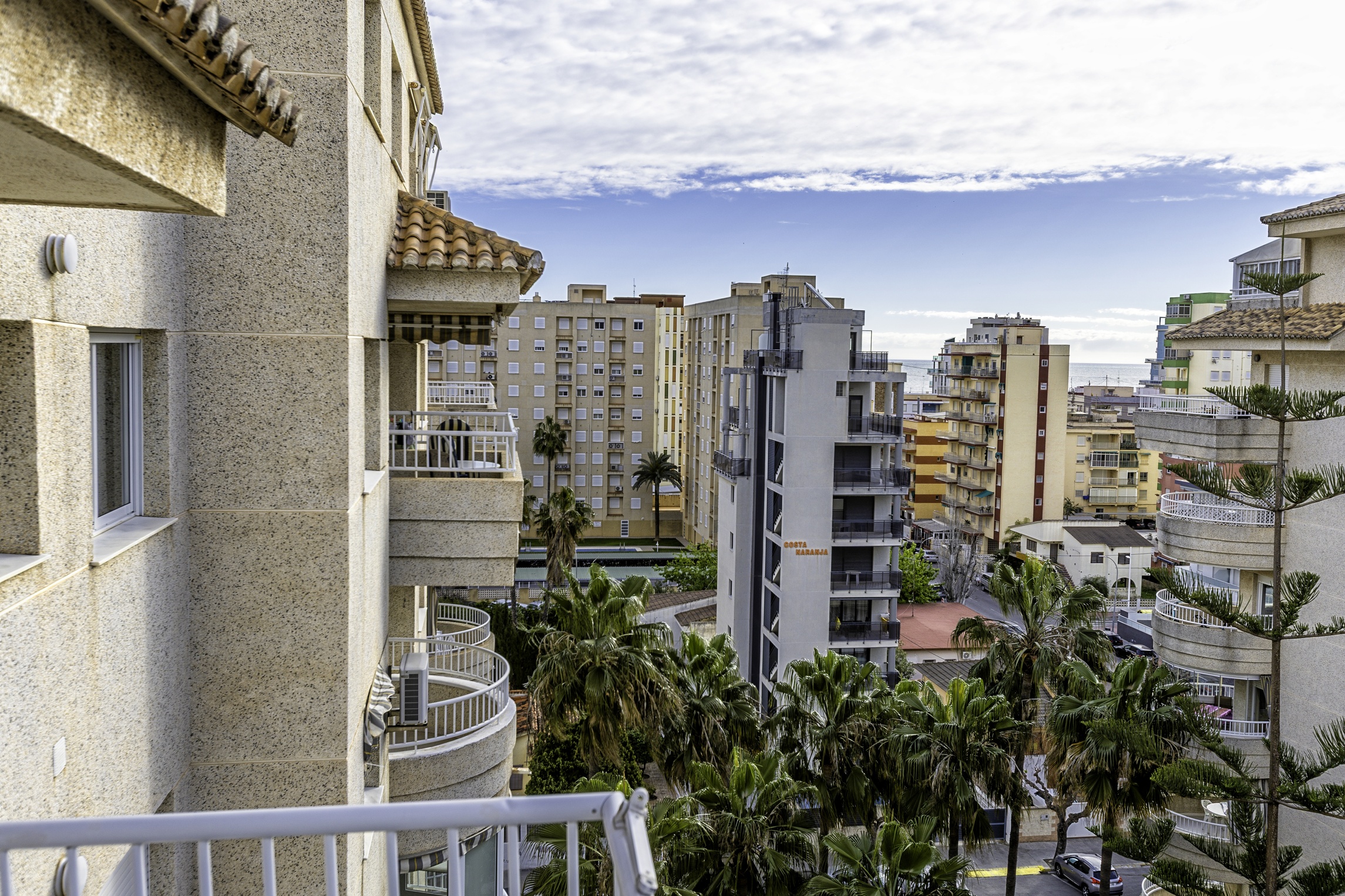 Apartamento en Tropicana Park con piscina, ideal para familias. - Imagen 10